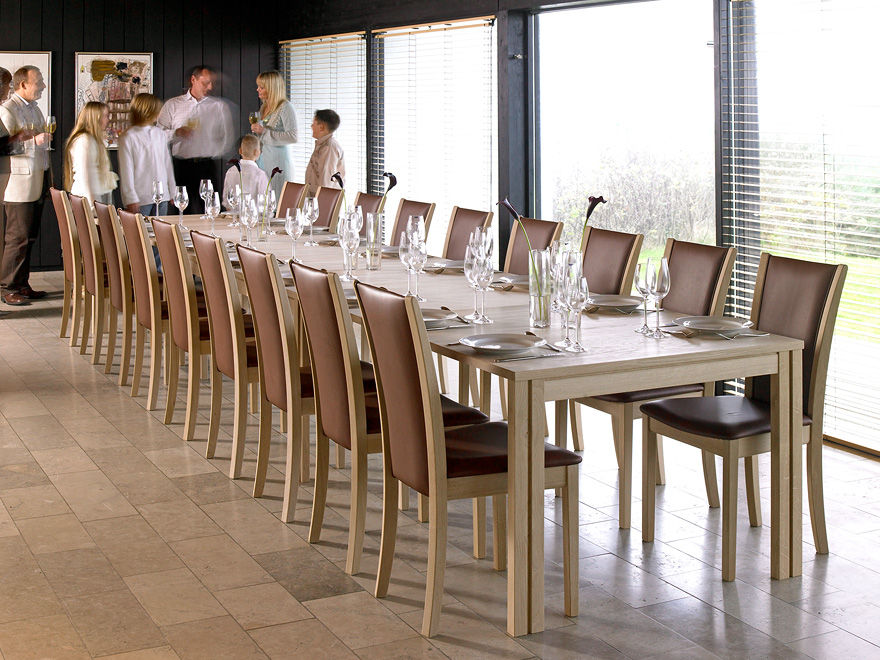 24 seater top dining table