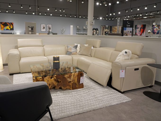 Domicil Polloc Sectional