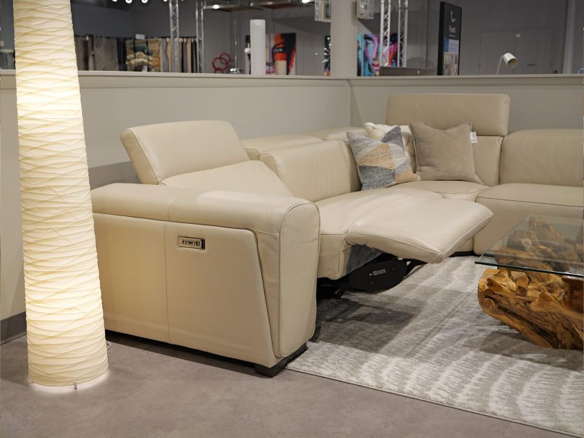 Domicil Polloc Sectional